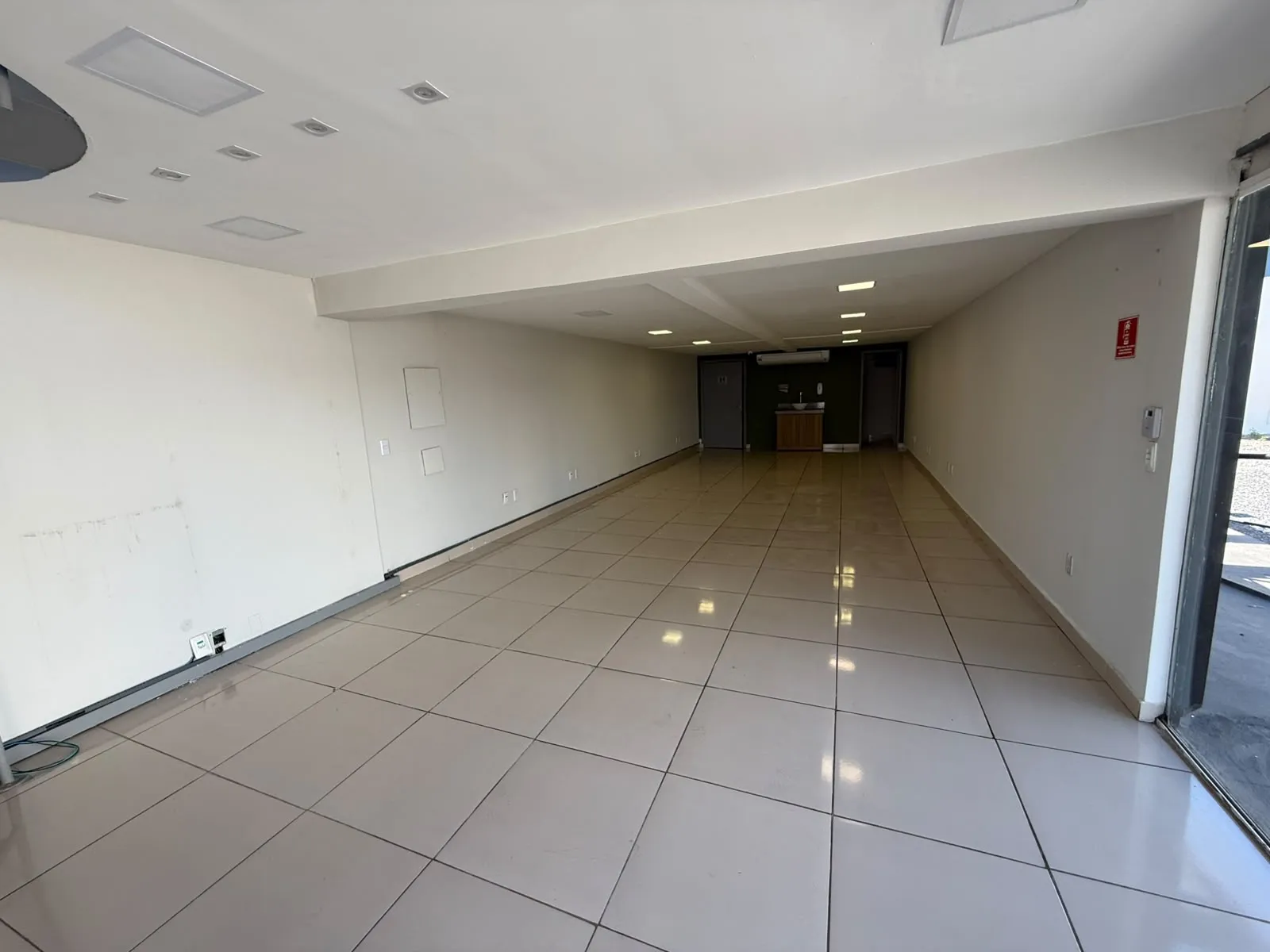 Imagem Salão comercial para locação na Av. Fernando Corrêa