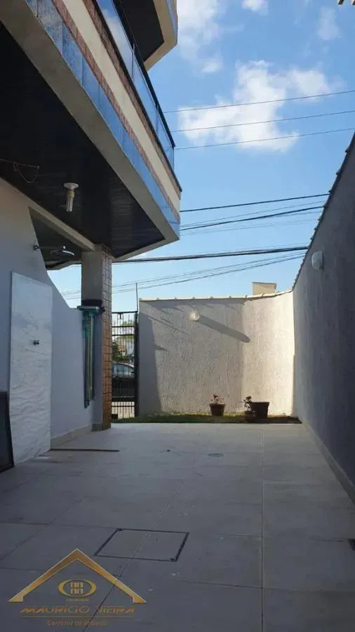 Imagem Casa em Condomínio para Venda em Cabo Frio / RJ no bairro Parque Burle