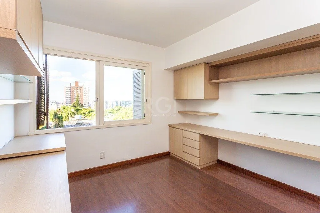 Imagem Apartamento no bairro Higienópolis com 190m² de 3 dormitórios e 2 vagas