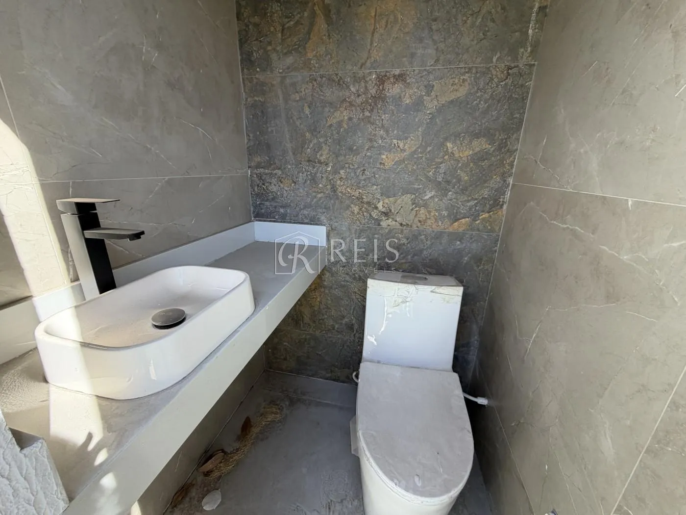 Imagem Casa para Venda em Rio das Ostras, Enseada das Gaivotas, 3 dormitórios, 1 suíte, 2 banheiros, 3 vagas