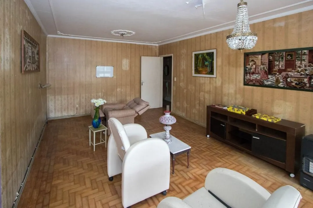 Imagem Casa para Venda - 200m², 3 dormitórios, 8 vagas - Cristal