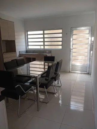 Imagem Casa à venda com 80m², 2 quartos e 1 vaga
Explore esta encantadora casa localizada no acolhedor ba...