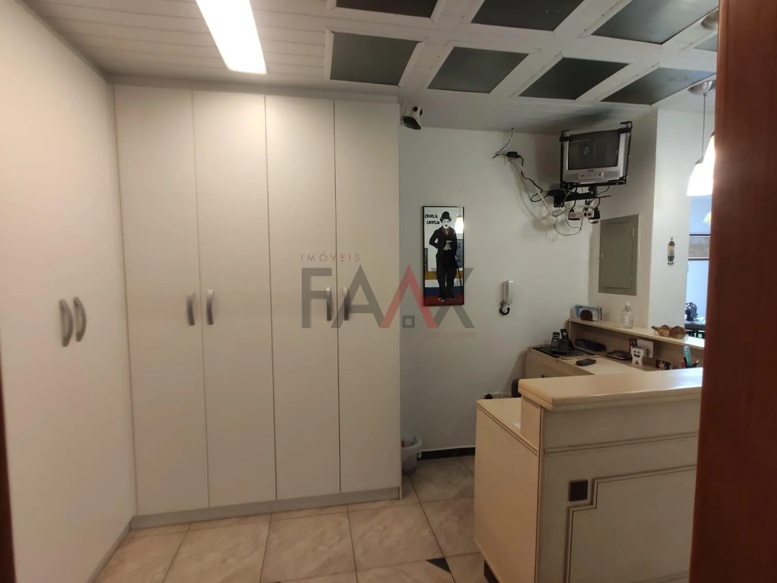 Imagem Casa à venda com ótimo terreno de 2.500m próximo ao Parque Trianon