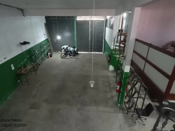 Imagem Galpão comercial com 2 mezaninos, cozinha e 3 banheiros. Localização estratégica em Peruíbe. Ideal para empresas. Agende sua visita!