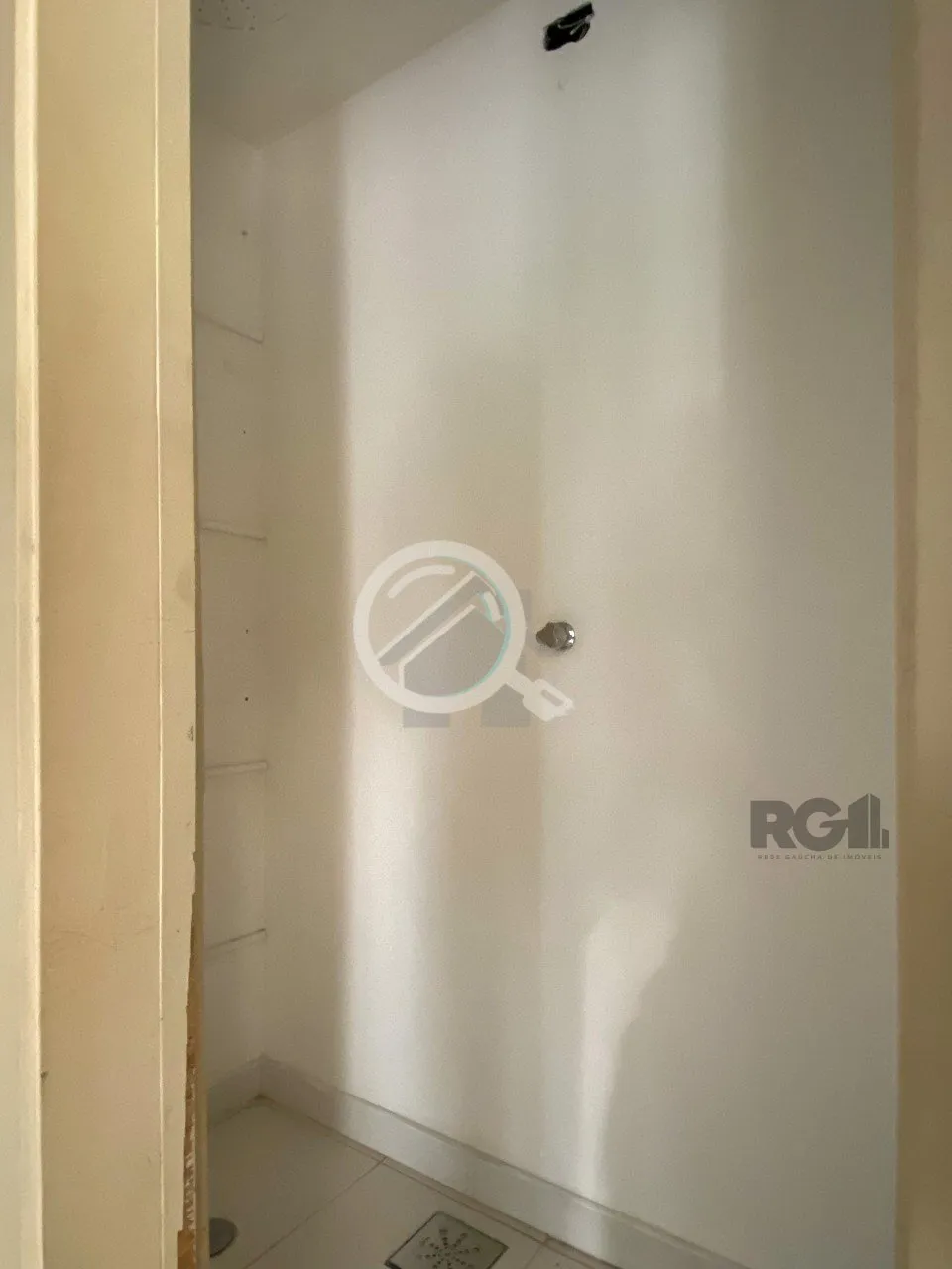 Imagem Apartamento de 75m², 2 dormitórios, living amplo em L com sacada integrada, churrasqueira na sacad...