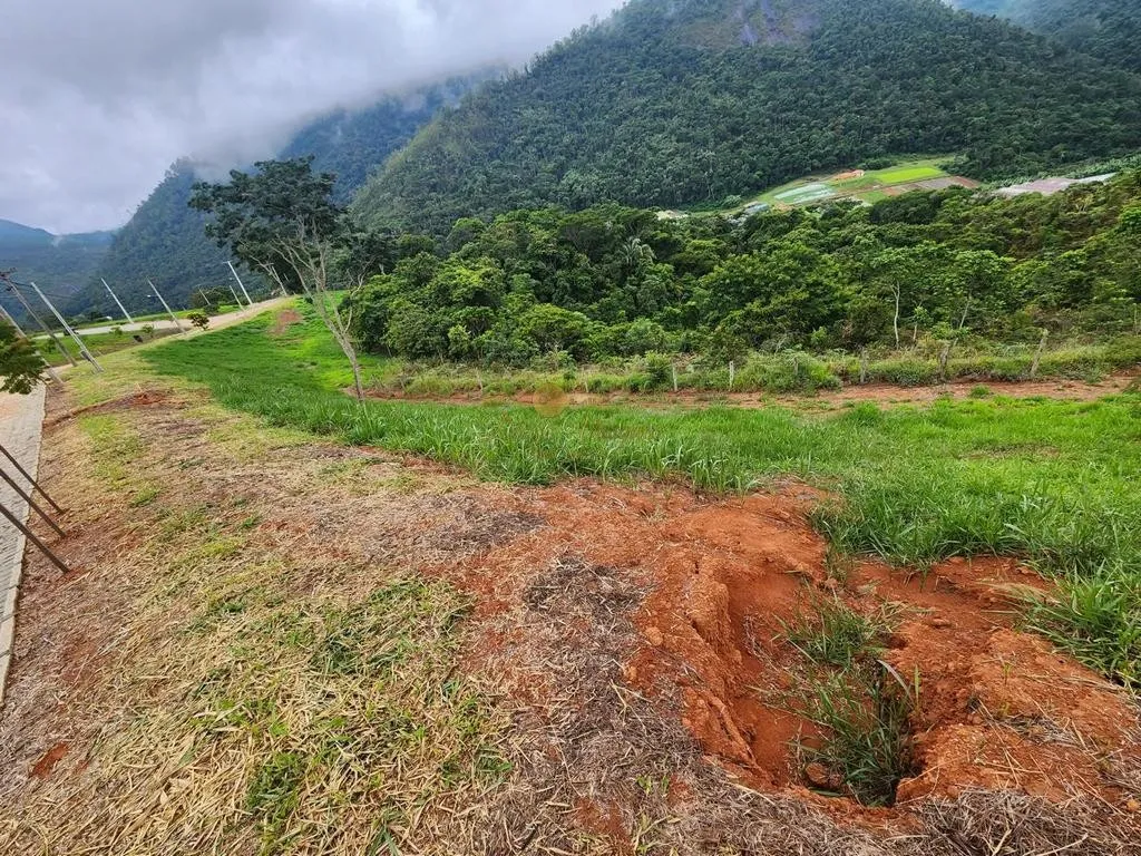 Imagem Terreno em Condomínio para Venda em Teresópolis / RJ no bairro Vale Alpino