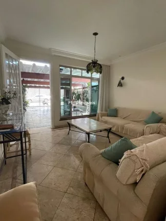 Imagem Imóvel de Luxo na Vila Mariana: Casa com 5 Quartos, 2 Suítes e 220m² em São Paulo-SP