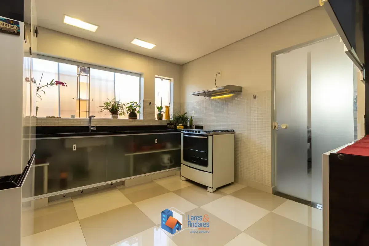 Imagem Casa para venda em Alto da Lapa com 3 quartos, sendo 3 suítes, 310m²