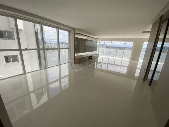 Imagem Ótimo apartamento frente mar semimobiliado em Balneário Camboriú.