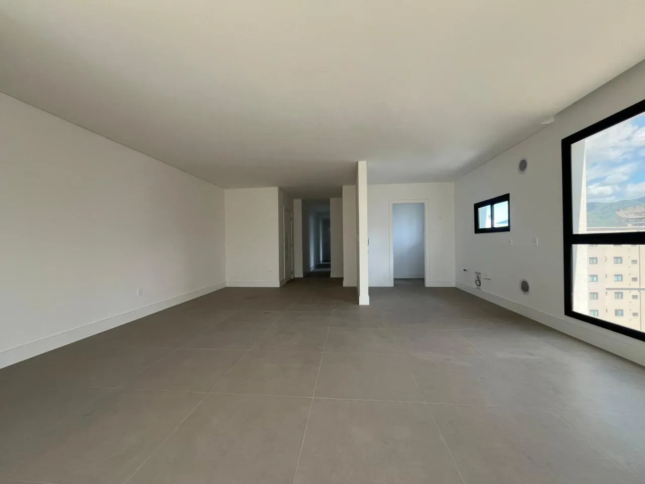 Imagem Apartamento com vista para o mar à venda com 137m2 por R$ 2.633.367,00
