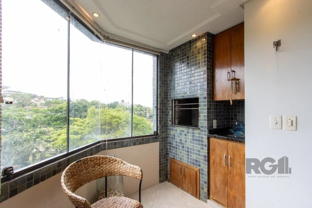 Imagem Apartamento semi mobiliado de 3 quartos com suíte no bairro Tristeza junto ao Colégio Mãe de Deus