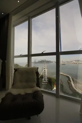 Imagem Apartamento com 4 suítes à venda de frente a roda Gigante em Balneário Camboriú