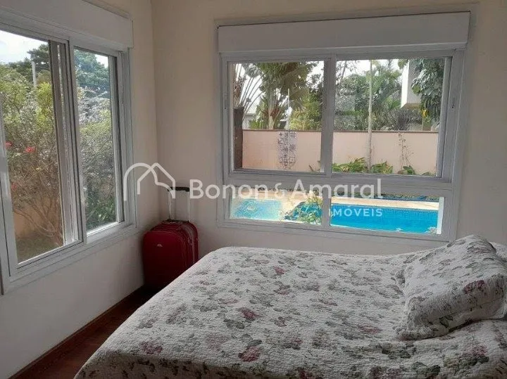 Imagem Casa de Condomínio com 250 m² e 4 Quartos