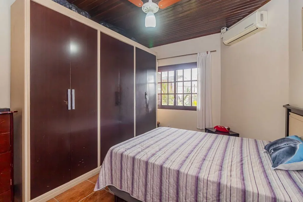 Imagem Casa de 3 dormitórios à venda Bairro Rubem Berta - Porto Alegre