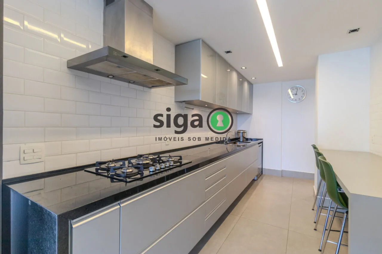 Imagem Apartamento à venda no Campo Belo - 219 m² - 3 suítes - 3 vagas - mobiliado - andar alto