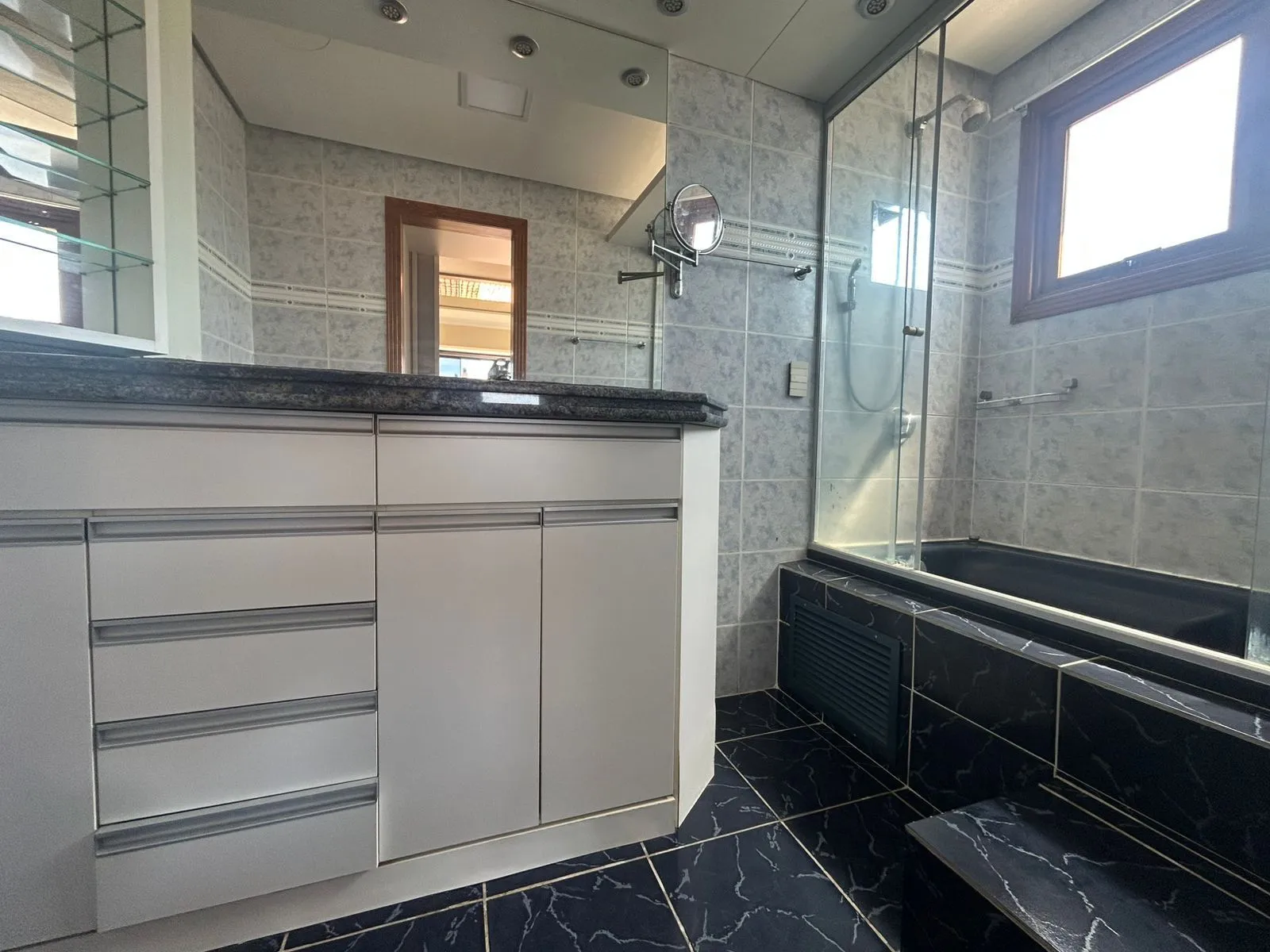 Imagem Apartamento 4 dormitórios • 172 m² privativos • Suíte com hidromassagem • Jardim Lindóia