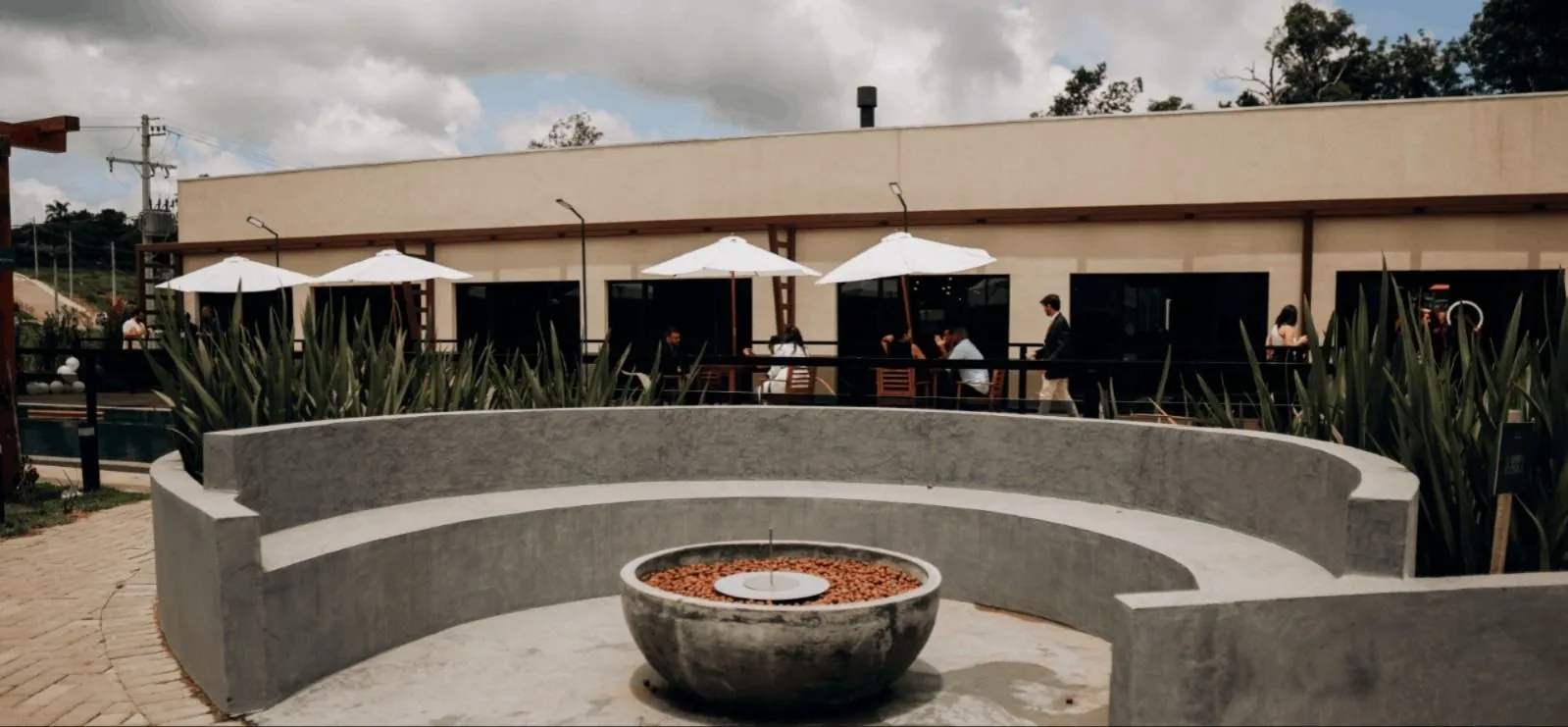 Imagem Casa em condomínio com 2 dormitórios, suíte e churrasqueira