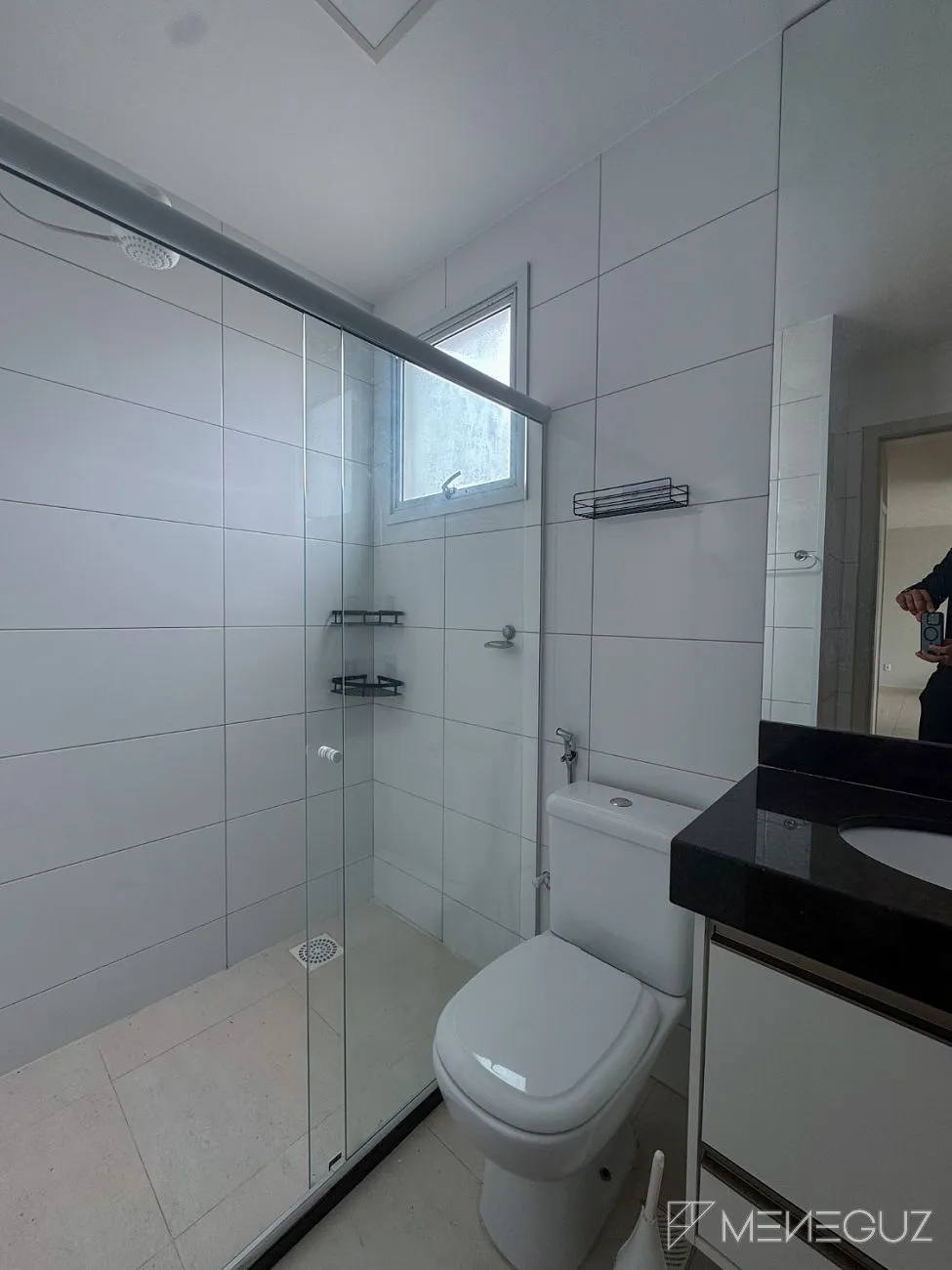 Imagem Apartamento mobiliado de 3 quartos na Avenida Praiana - andar alto, vista para as montanhas e vista discreta para o mar!