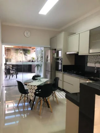 Imagem Casa térrea, 3 dormitórios ( 2 suíte), 2 vagas, Vila Branca, Jacareí.