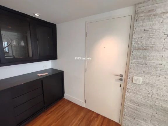 Imagem Apartamento para locação em Moema, 1 suíte, 1 banheiro, 2 vagas de garagem.