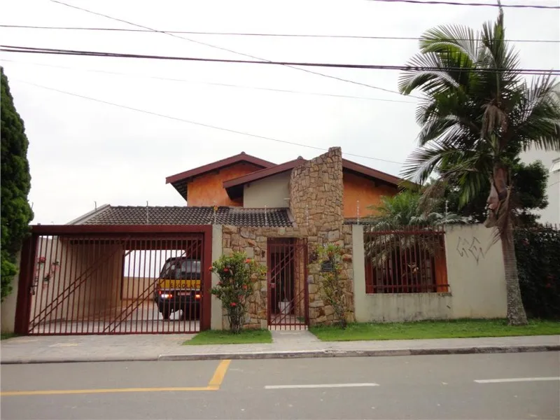 Imagem Imperdível oportunidade: Casa à venda em Valinhos-SP, Jardim Europa, 3 quartos, 1 suíte, 2 salas, 4 banheiros, 2 vagas, 330m².