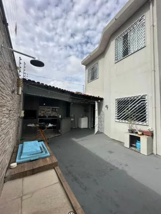 Imagem Casa duplex com quadra esportiva e piscina , disponível para locação, no conjunto 31 de março, no bairro Japiim , semi-mobiliada