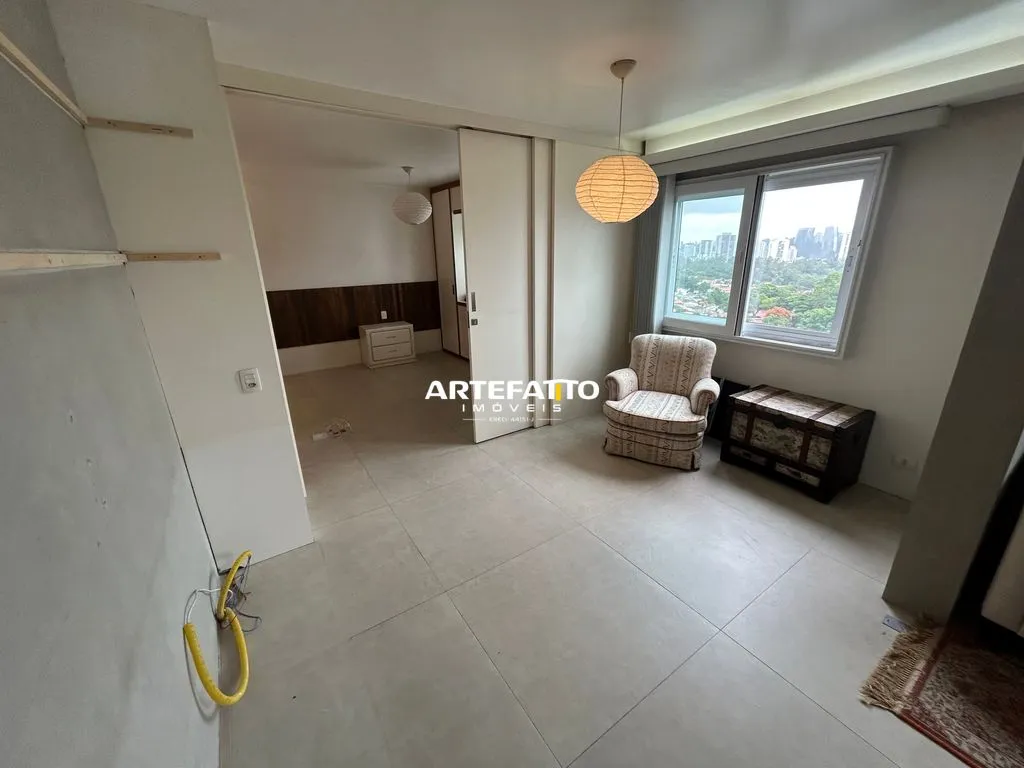 Imagem Este apartamento reformado está localizado em uma das regiões mais práticas