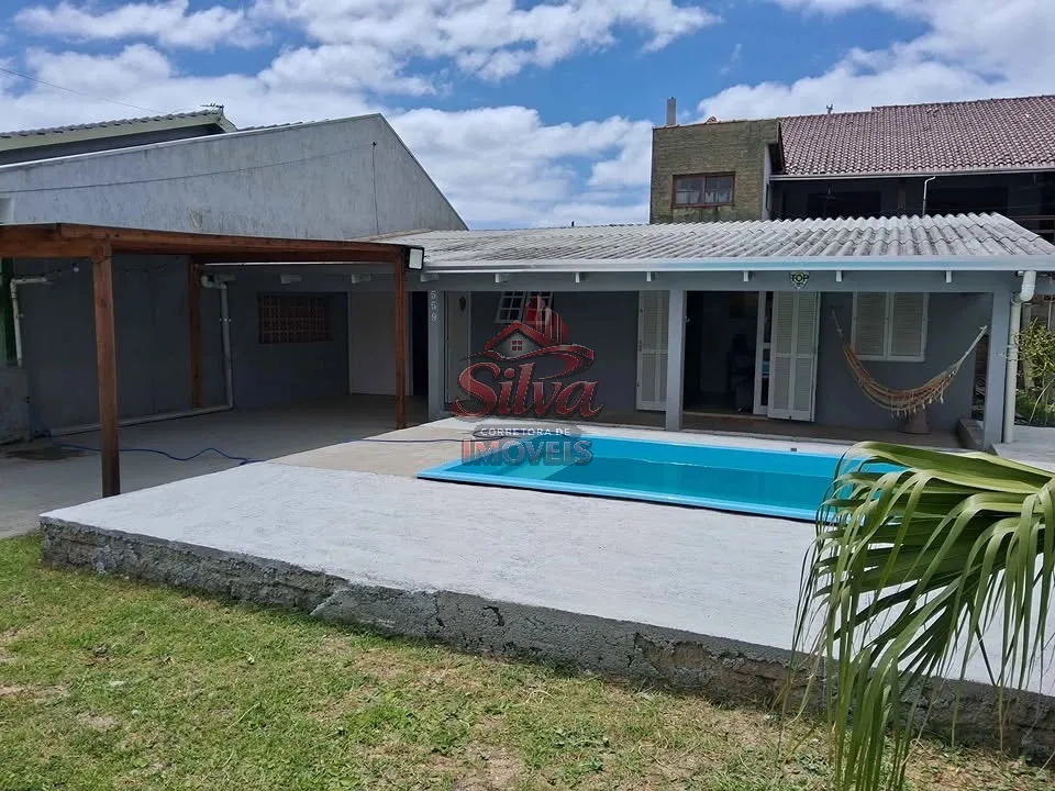 Imagem Casa 3 dormitórios com piscina a 300m do mar