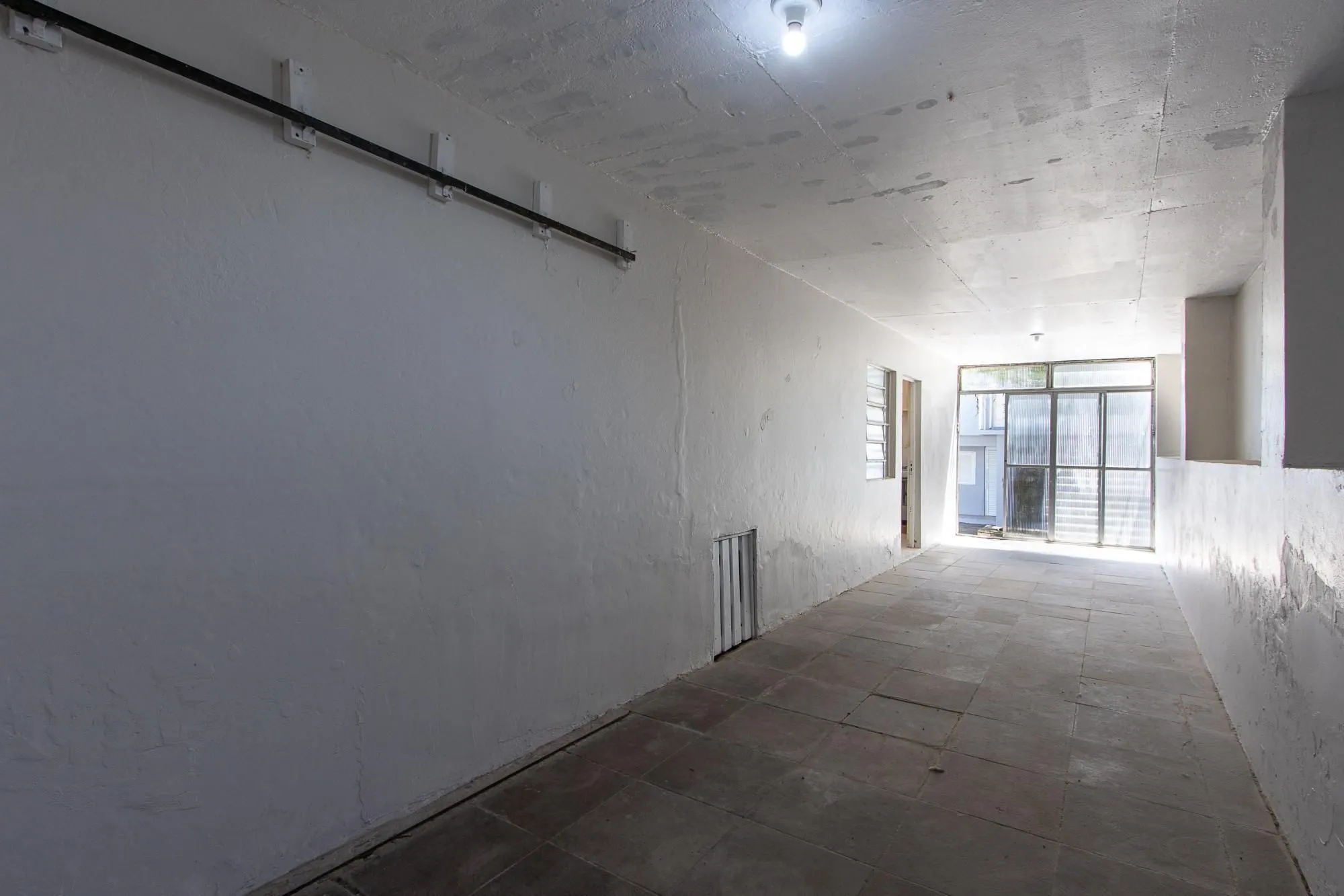 Imagem Casa de alvenaria, com 3 quartos, 1 suíte e 3 vagas de garagem.