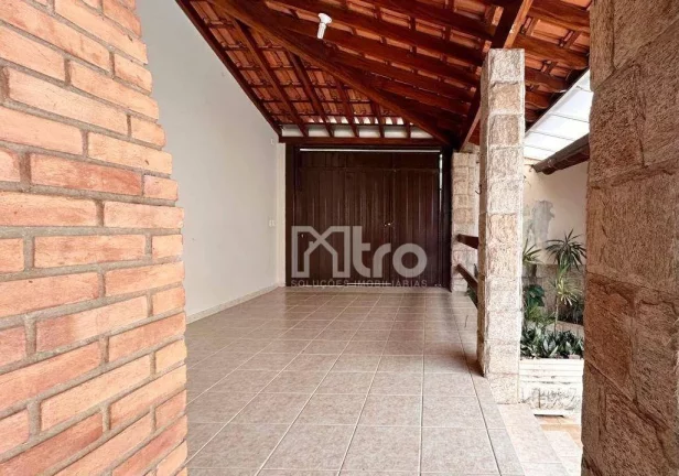 Imagem Casa com 4 dormitórios à venda, 450 m² por R$ 2.400.000,00 - Pinheirinho - Itajubá/MG