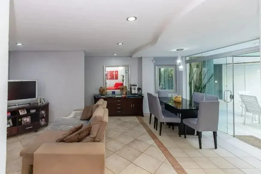Imagem Casa para Venda em São Paulo, Alto de Pinheiros, 3 dormitórios, 1 suíte, 2 banheiros, 4 vagas