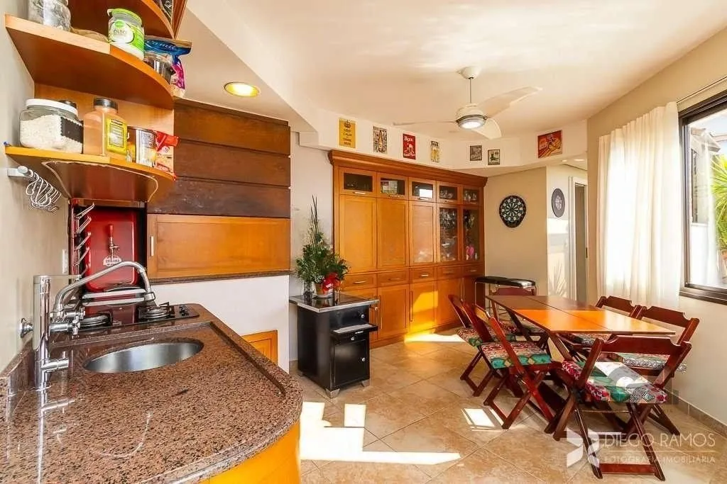 Imagem Cobertura para Venda - 185m², 3 dormitórios, sendo 1 suites, 2 vagas - Petrópolis