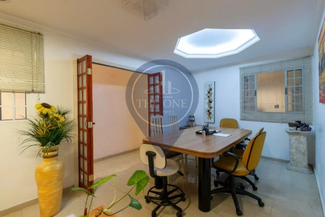 Imagem Casa de Luxo à Venda em Indianópolis, São Paulo-SP: 3 Quartos, 1 Suíte, 1 Sala, 4 Banheiros