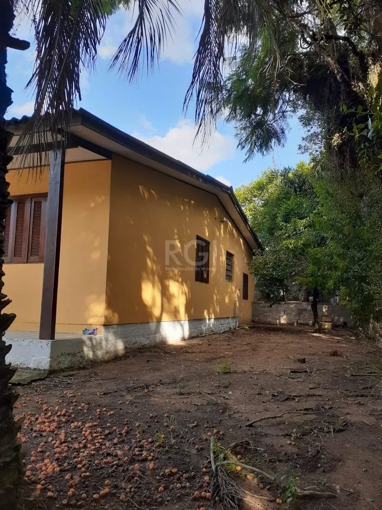 Imagem Casa para Venda - 80m², 2 dormitórios, 3 vagas - Belém Novo