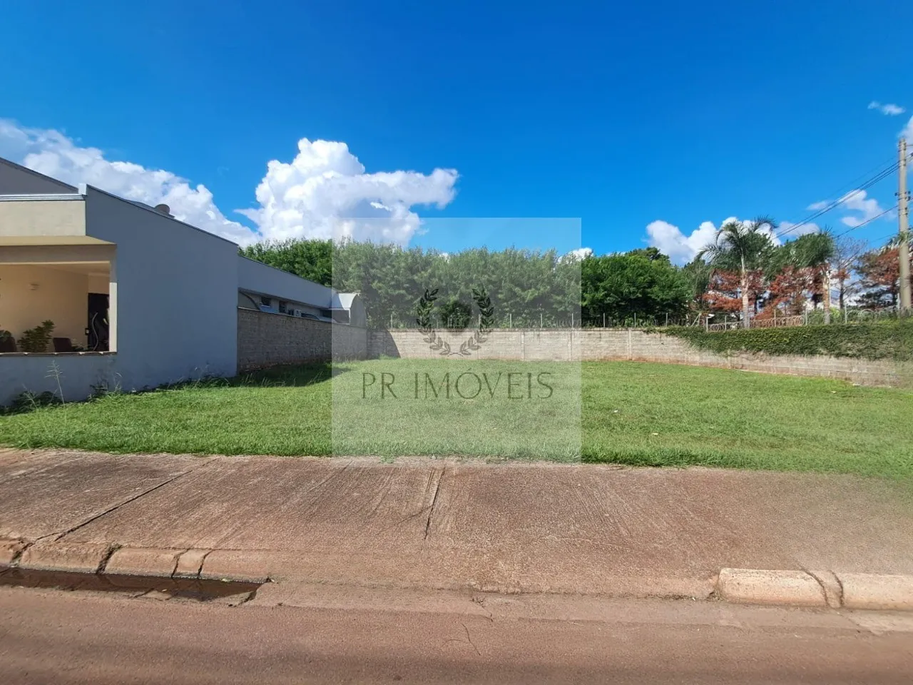 Foto do imóvel Terreno à venda em Araraquara-SP, Condomínio Alto da Boa Vista - 253,00m² de área!