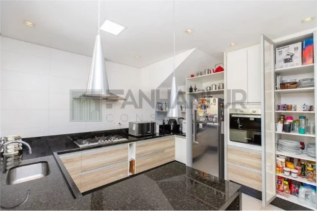 Imagem Imperdível oportunidade: Casa à venda em São Paulo-SP, Vila Romana, 4 quartos, 1 suíte, 6 salas, 6 banheiros, 2 vagas, 390m².