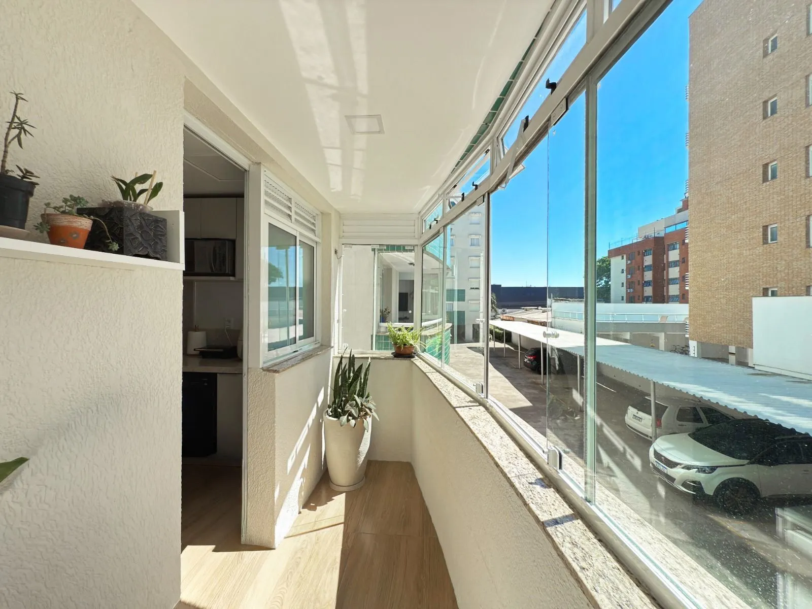 Imagem Excelente apartamento de 3 dormitórios, 1 suíte e 2 vagas de garagem.