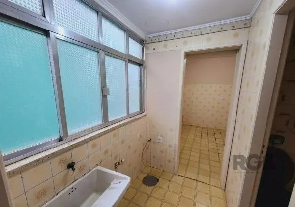 Imagem Apartamento no Passo D'areia de 2 dormitórios e vaga desocupado