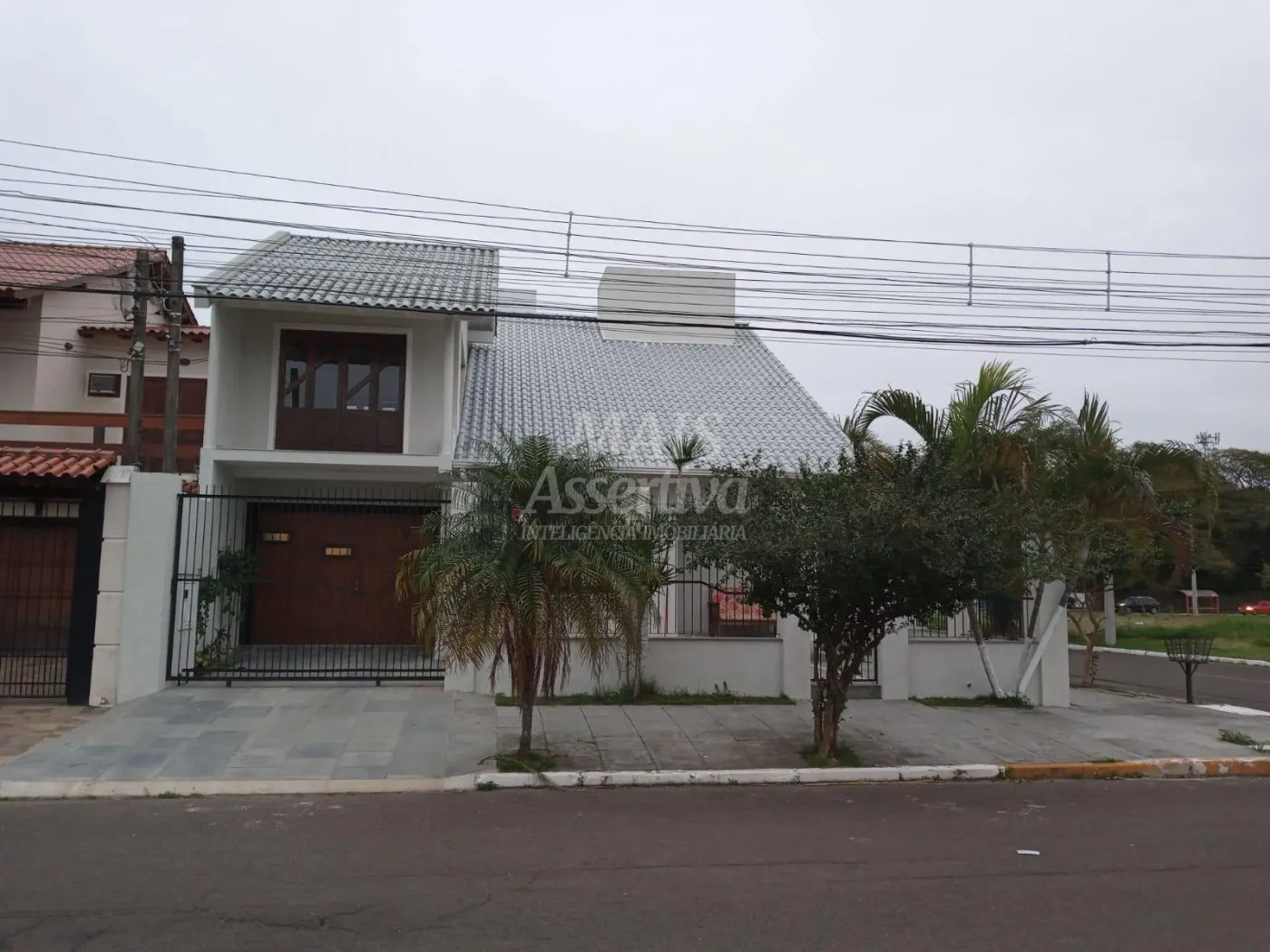 Imagem Ótimo sobrado a venda no Centro de Canoas/RS - 3 dormitórios, 1 suíte