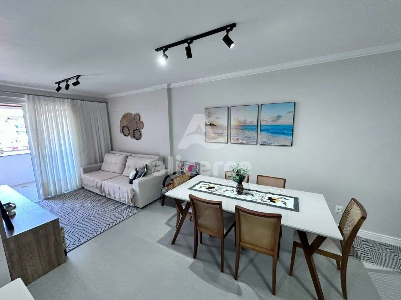 Imagem Oportunidade 3 dorm. com suíte na Praia da Cachoeira do Bom Jesus - Florianópolis/SC!