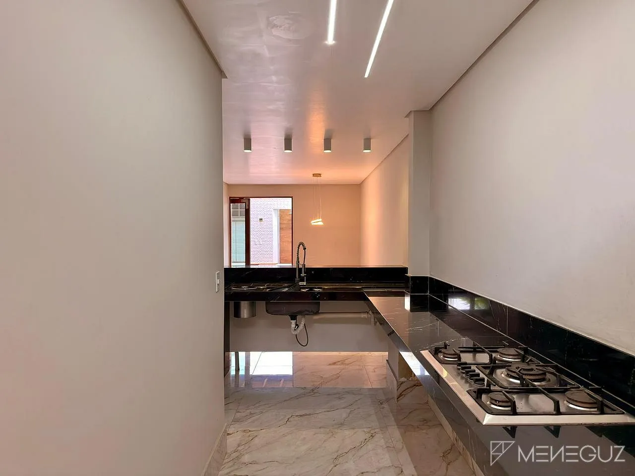 Imagem Viva com lazer privativo e economia: piscina, sauna e energia solar