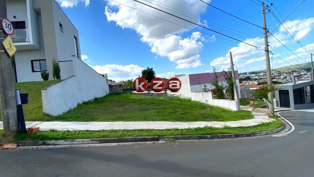 Imagem Terreno à venda em condomínio em Valinhos-SP, Vivenda das Pitangueiras, com 302m² de área.