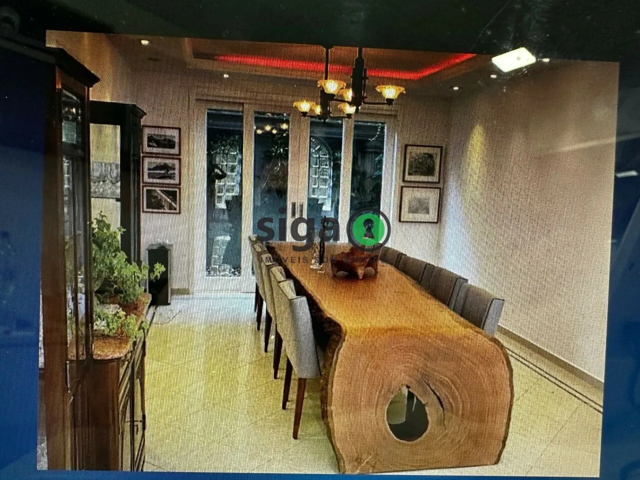 Imagem Sobradono Bairro Alto de Pinheiros, com 3 Quartos e 7 banheiros à Venda