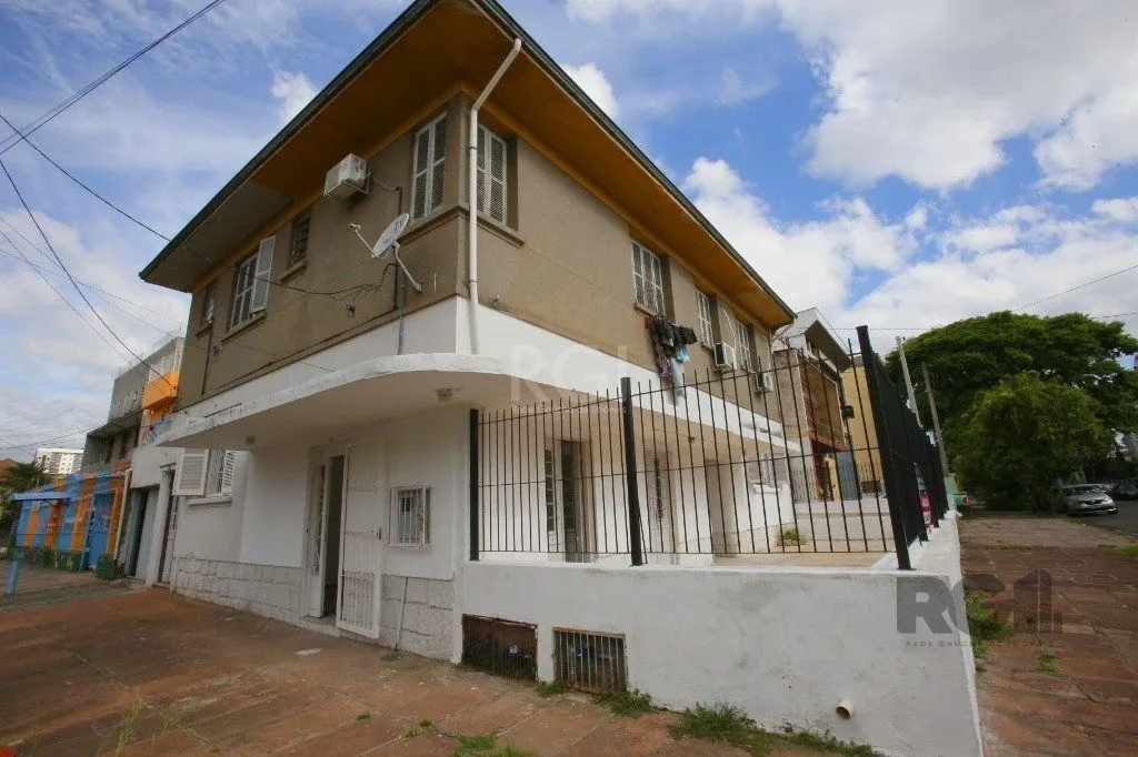 Imagem Prédio 3 andares. Composto de salas e apartamentos