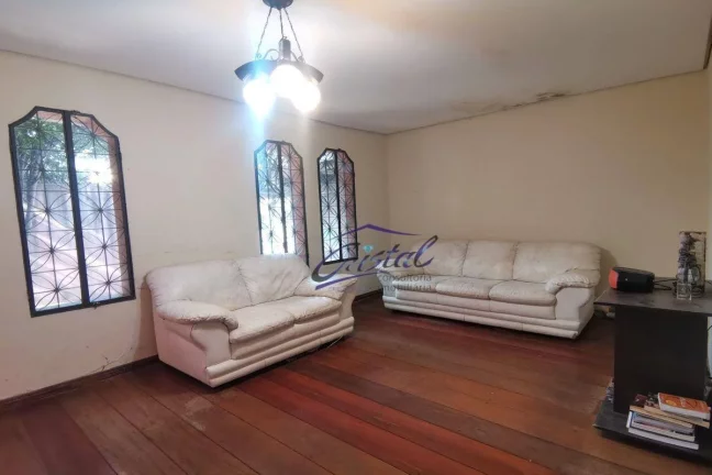 Imagem Casa Térrea de 240m² com 2 dormitórios 2 banheiros 2 vagas de garagem ótimo para construtores