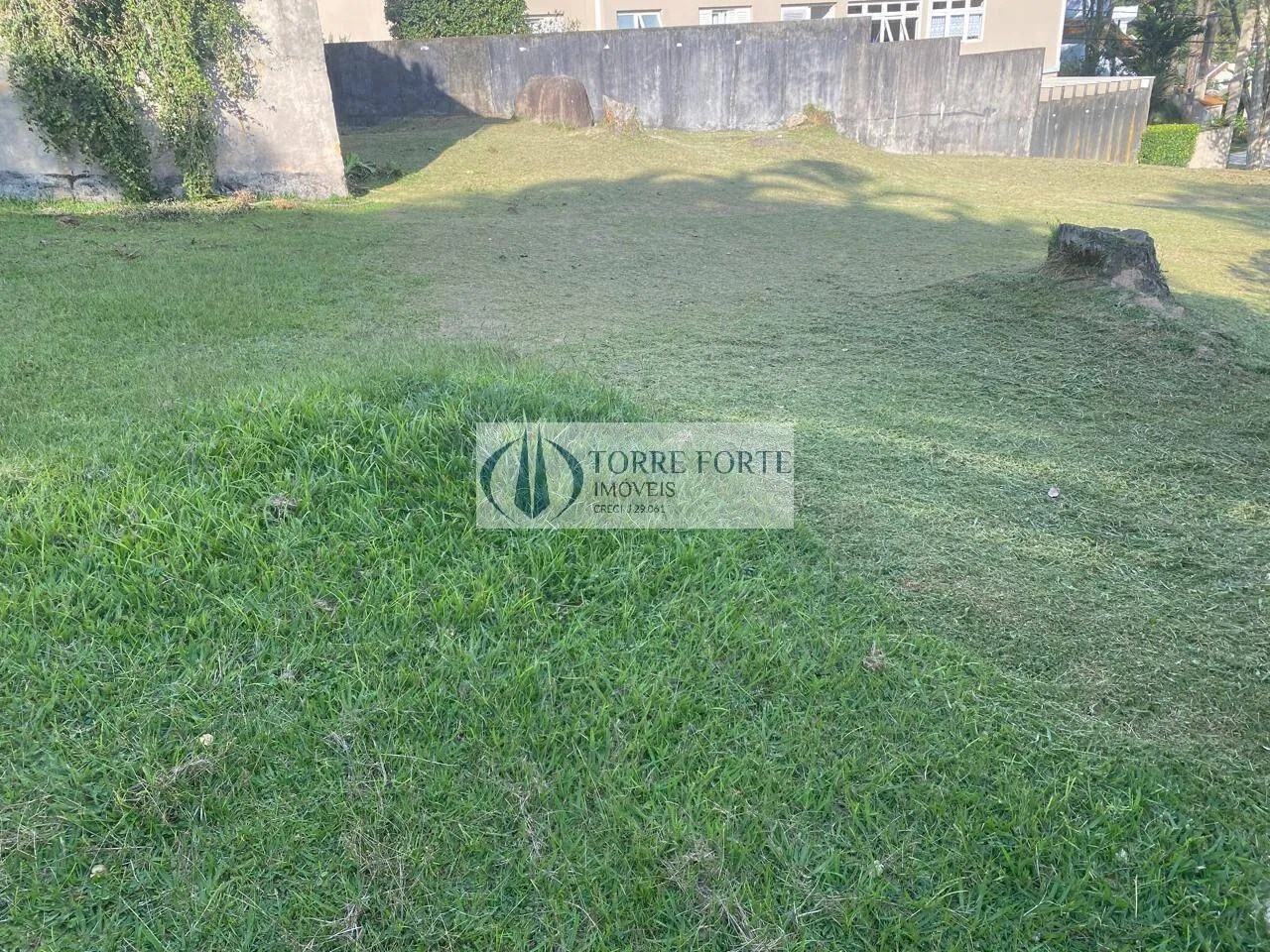 Imagem Excelente terreno na Aldeia da Serra com 466 m², pronto para construir.