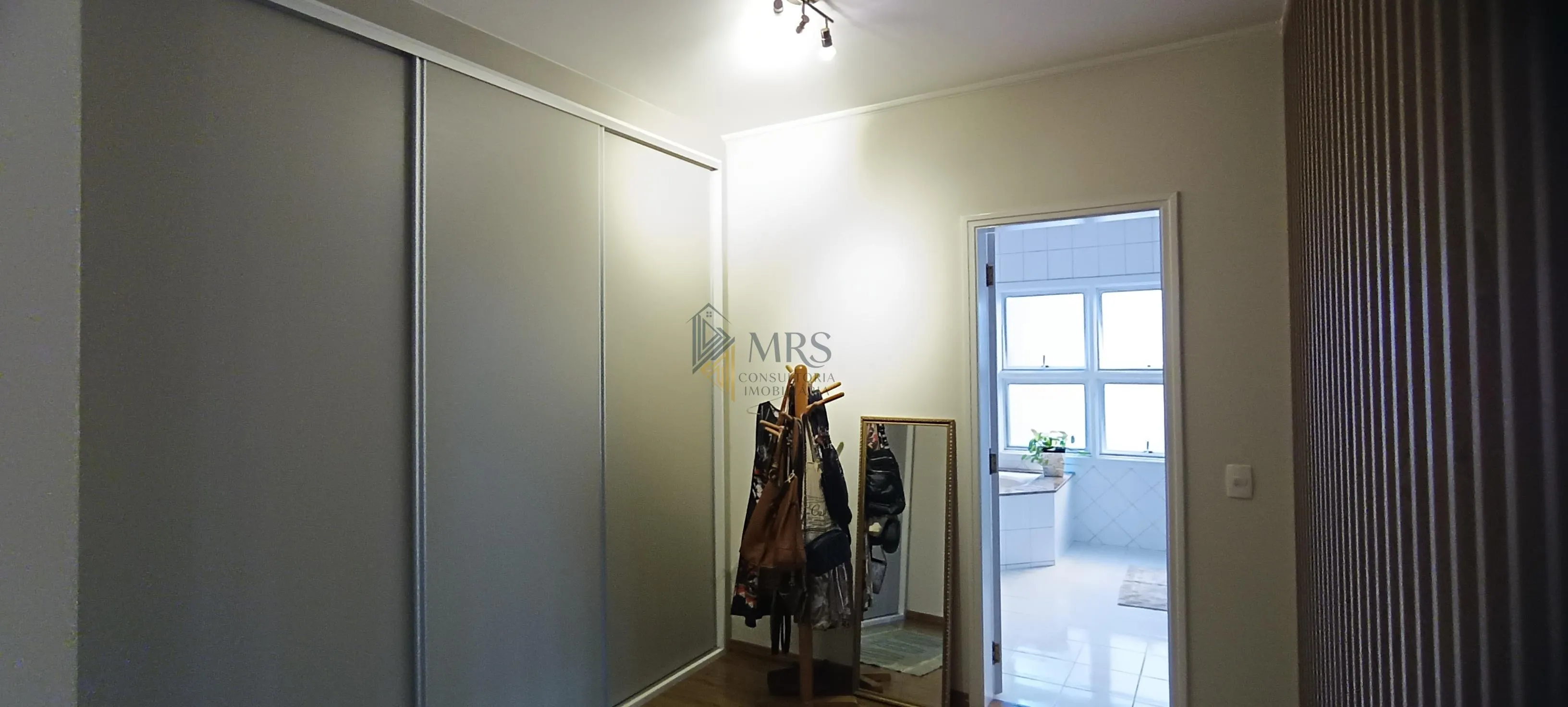 Imagem Casa Cond Portal do Paraiso I 4 dorm 2 suites