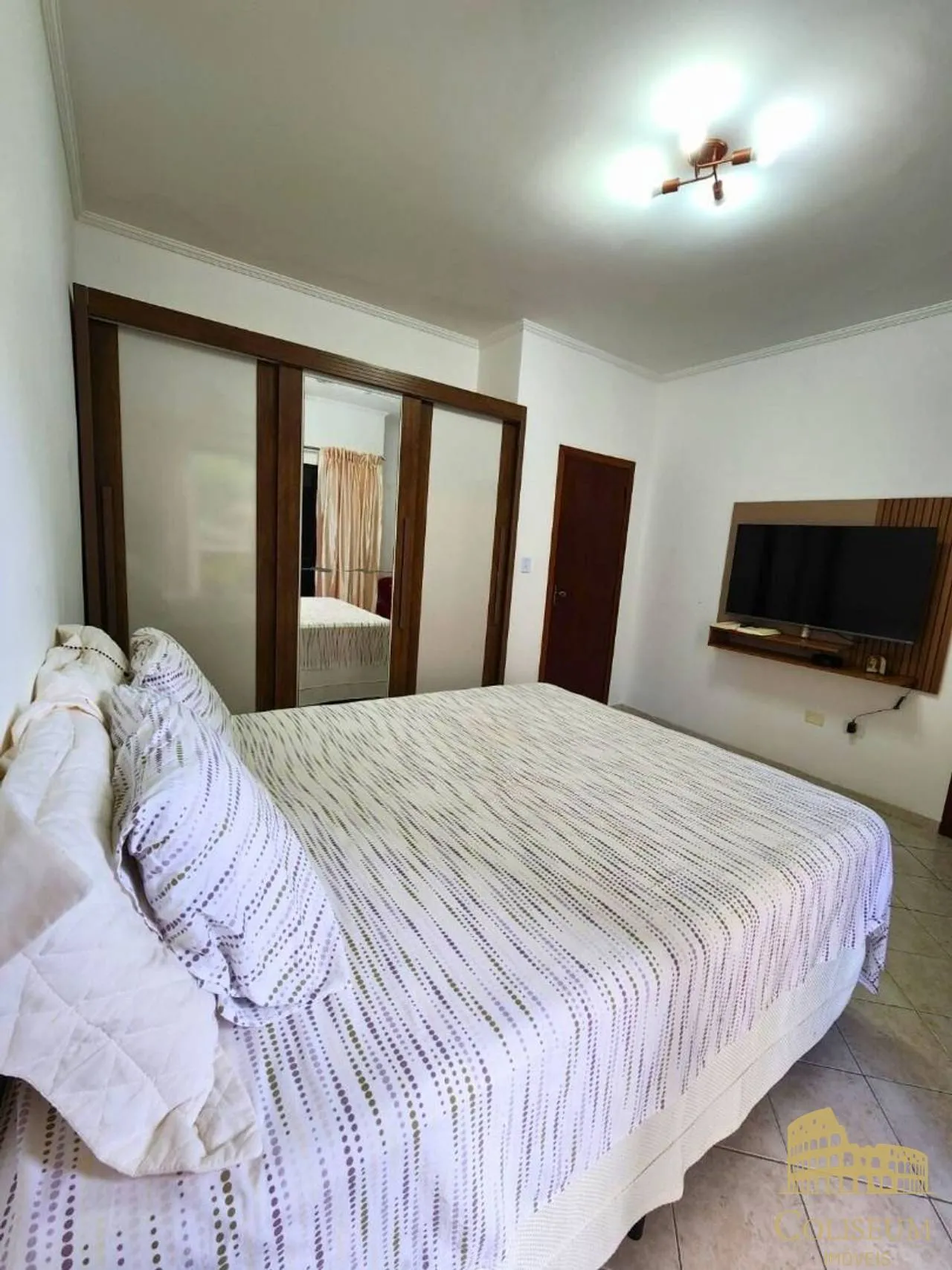 Imagem SOBRADO, 2 DORMS,2SUÍTES,CHURRASQUEIRA,2 VGS, GUILHERMINA