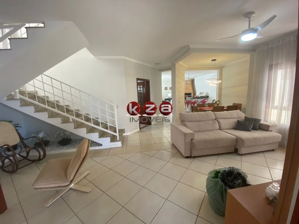 Imagem Casa a venda em condomínio em Valinhos-SP, fácil acesso para rodovias e Campinas: 3 quartos, 1 suite, 3 salas, 4 banheiros, 2 vagas.