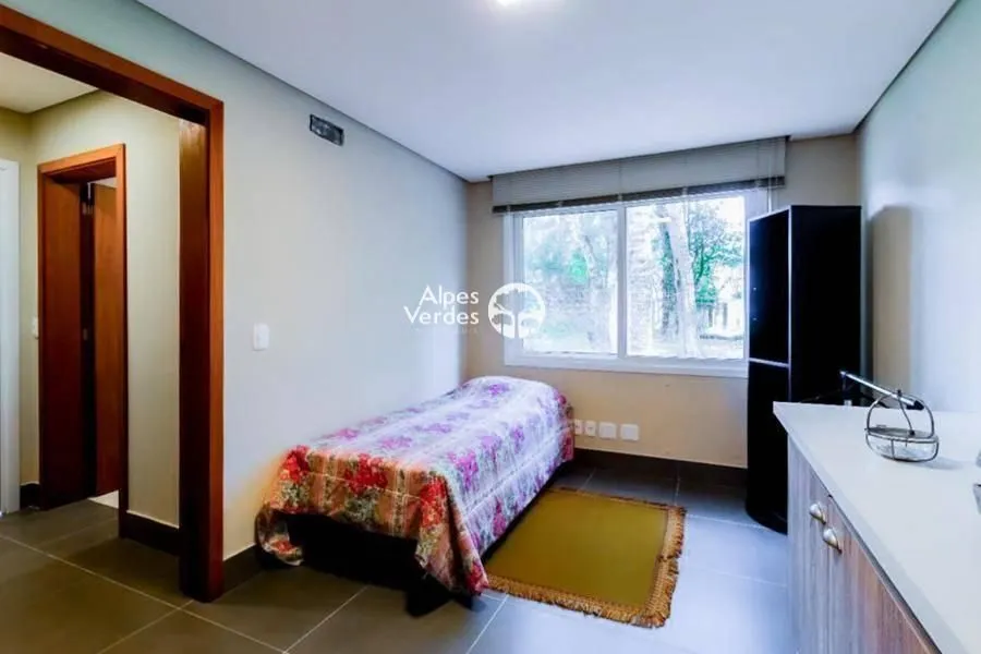 Imagem Vende-se Casa em Condominio com 4 suites a 5 minutos da Rua Coberta